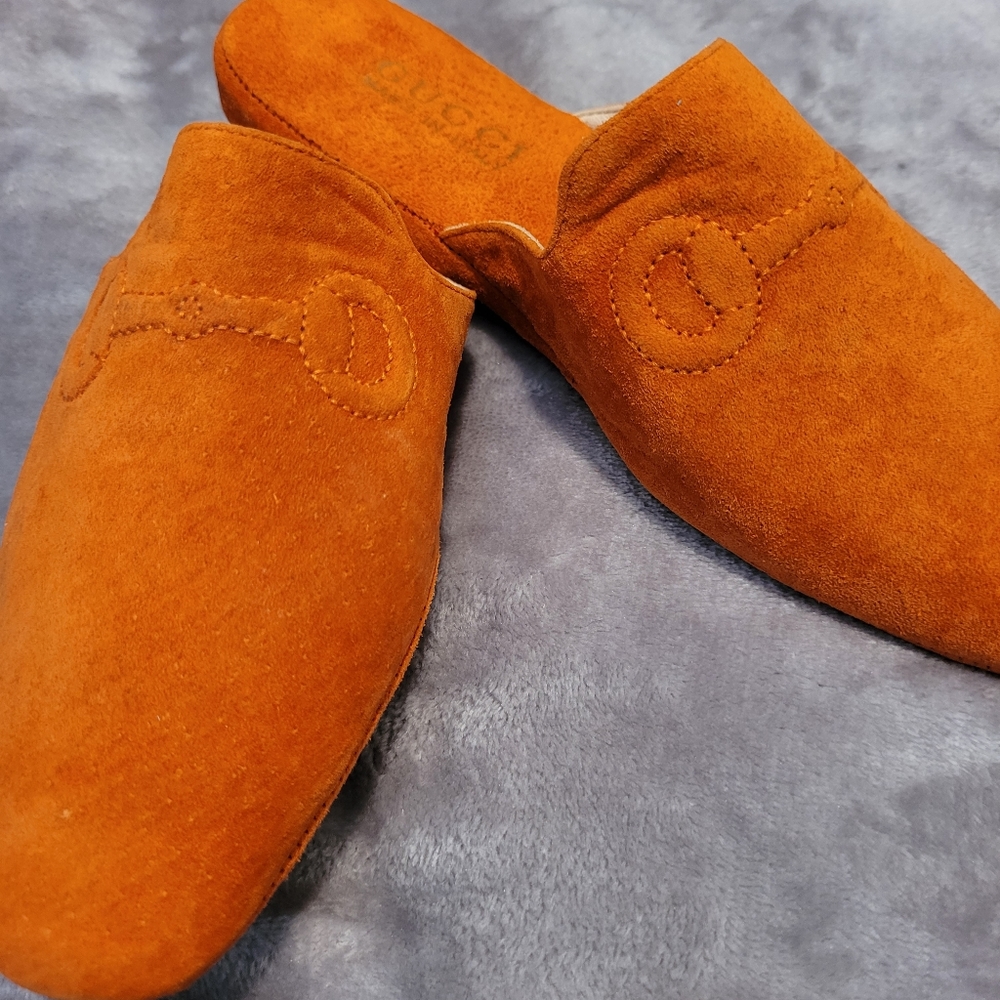NWOT Gucci suede slippers